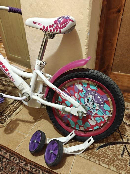 Детско колело с помощни колелета