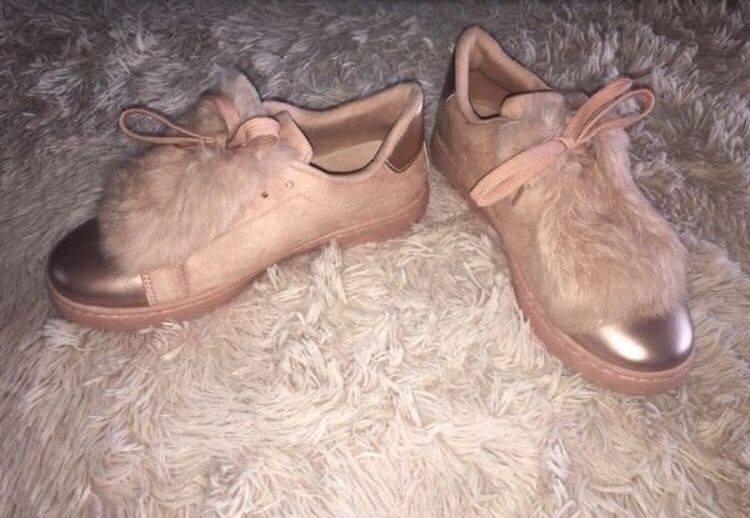 Спортно обувки с естествен пух