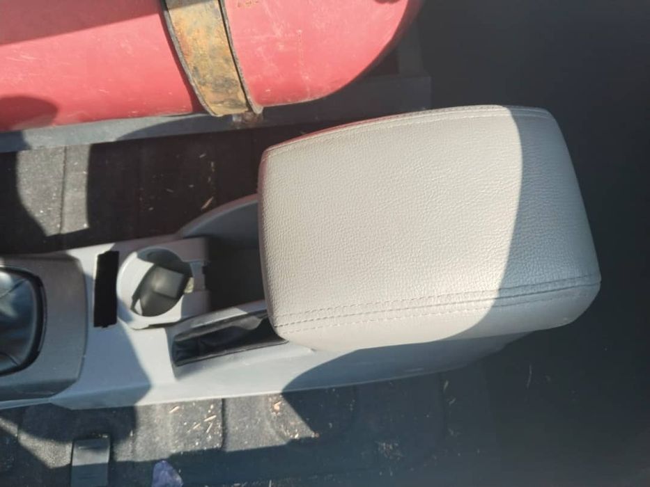 Gentra bar sotiladi holati ideal hamma natsasi joyida qirilmagan