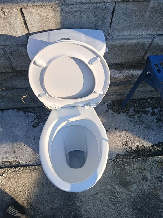 Унитаз с  бачком