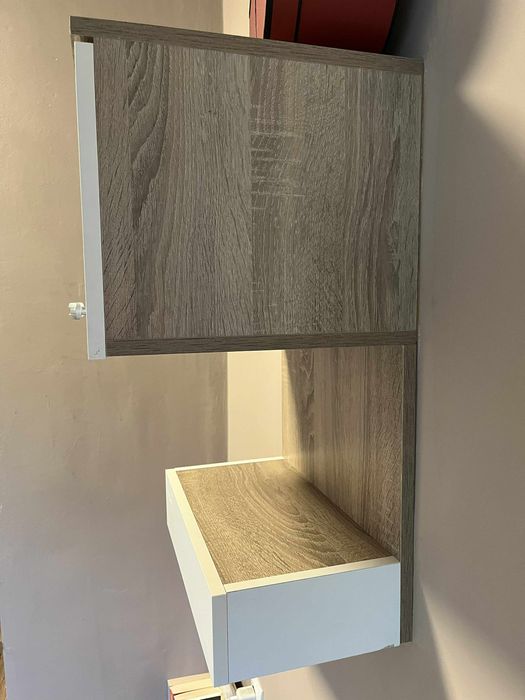 Продавам два броя детски стененни шкафове