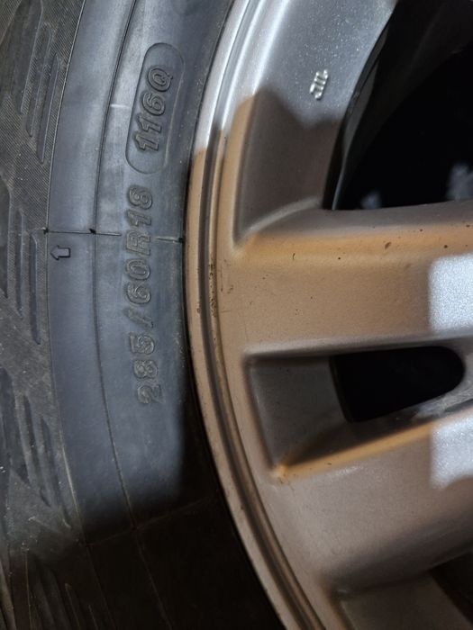 Продам шины  тойота ландкрузер