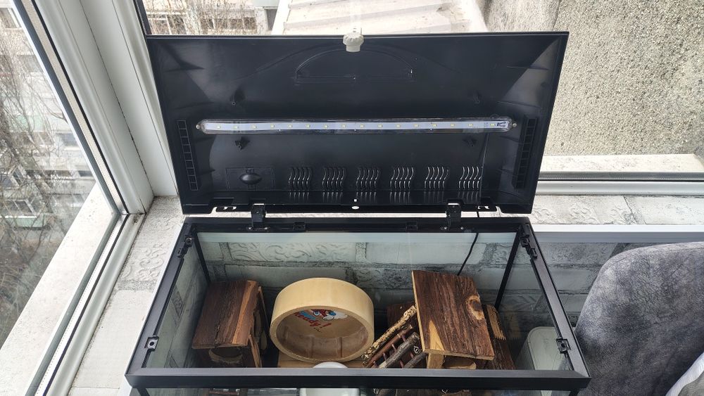 Vând acvariu pești 60 litri sau hamsteri (cușcă hamsteri).