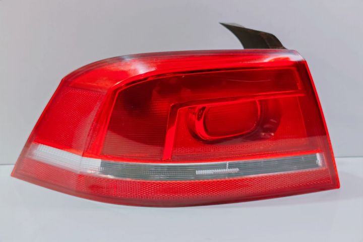 Stop Stanga  3AE945095F Volkswagen VW Passat B7