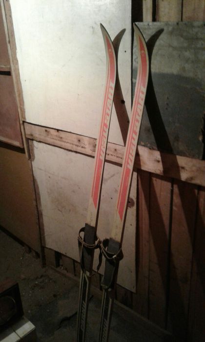 Лыжи деревянные .