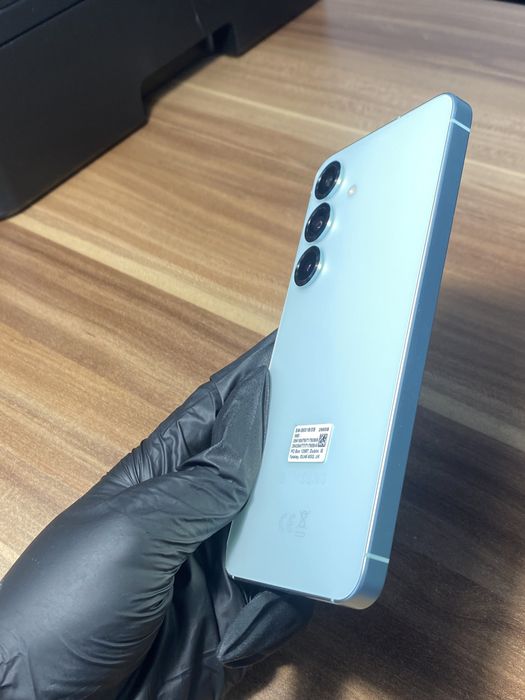 Samsung Galaxy s25• 256 GB • Mint