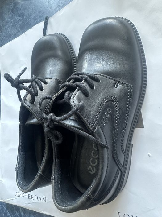 Продаются мальчиковые туфли 32 размер.