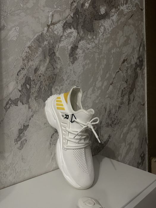 Новые кроссовки