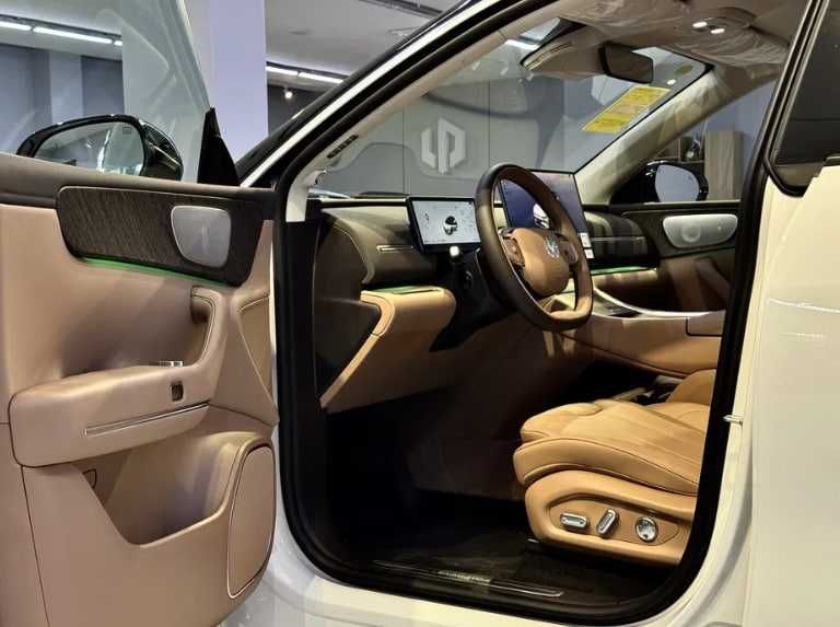 Leapmotor C11 Rasmiy dillerdan chegirma bilan