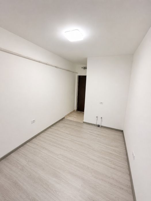 Vând garsonieră complet renovată, situată în Târnăveni cartier Viitorul, bloc 13 E, etaj 4.