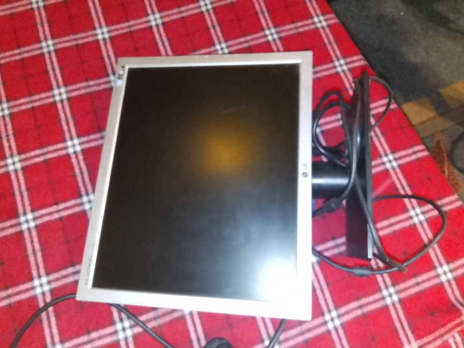 Монитор LG l1719s