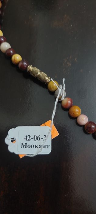 Бусы из натуральных камней.