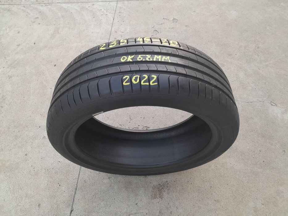 O anvelopa de vara 235 45 20 pirelli p zero PZ4 cu 6,8 mm 2022