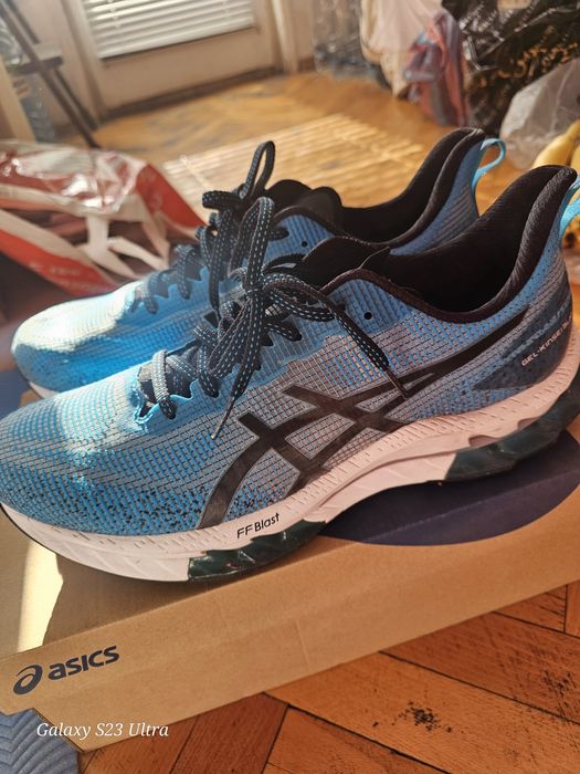 Продавам маратонки ASICS