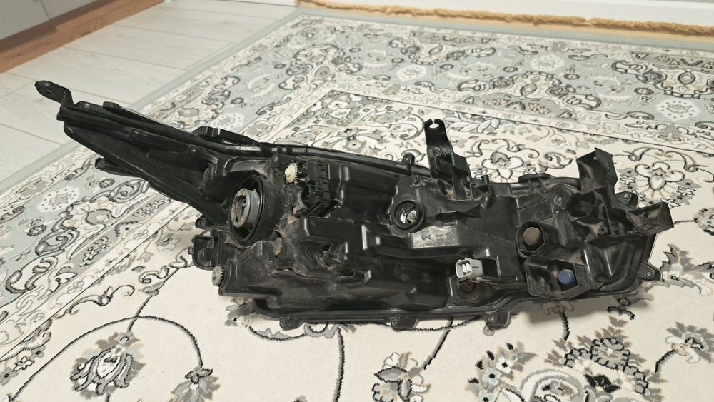 Toyota Corolla фара e210