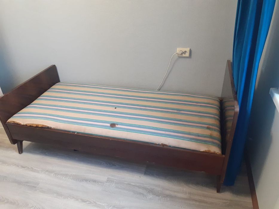 Отдам Кровать 2 и кресло 2