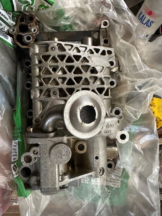 Маслена помпа Audi 2.0 TFSI