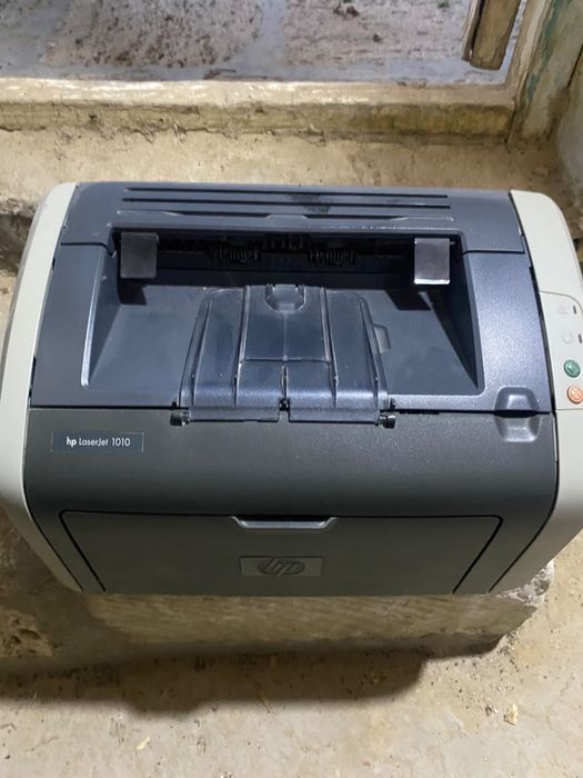 HP LaserJet 1010 лазерлік принтері.
