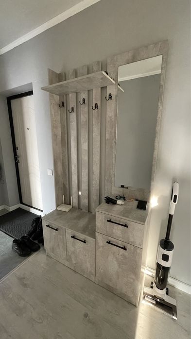 Продаю шкафчик в прихожую