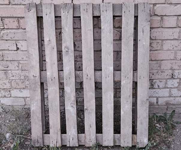 Поддон деревянный 100*120.  Район 1000 мелочей.