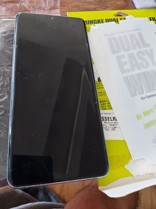 Vând telefon Samsung s10 + și s20+