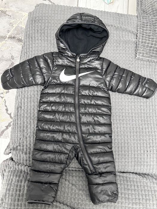 Combinezon Nike, 12 luni