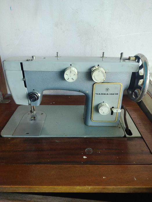 Швейная машина Чайка 242 М