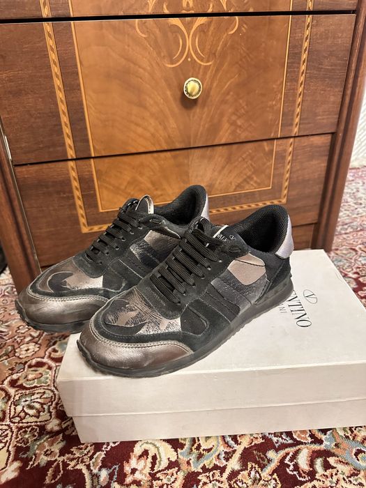 Женская кроссовка Valentino