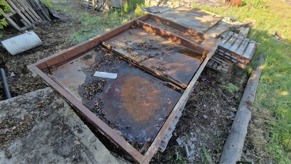 Продам гаражные ворота в сборе