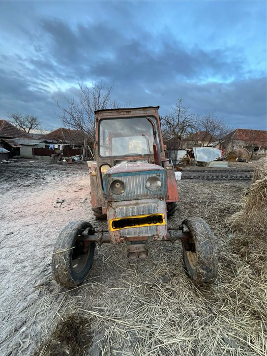 Vând tractor U445