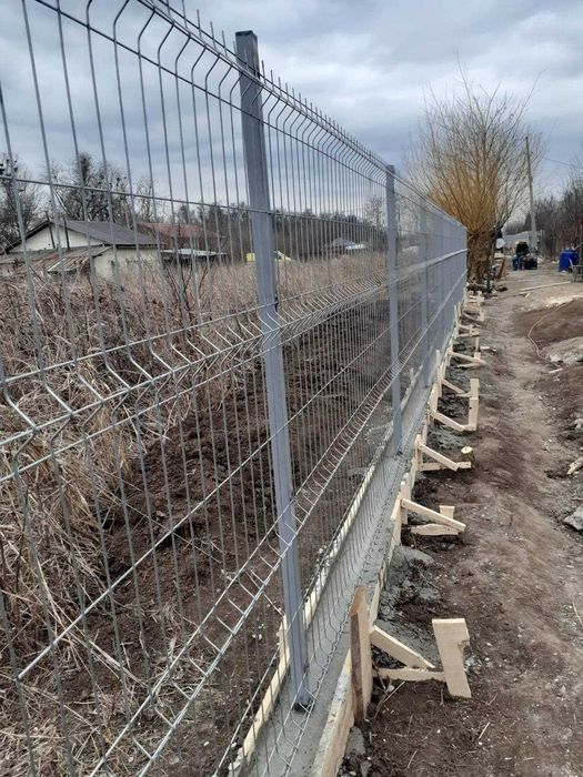 Gard din plasa bordurata, tabla cutata, sipca metalica jaluzele si BCA
