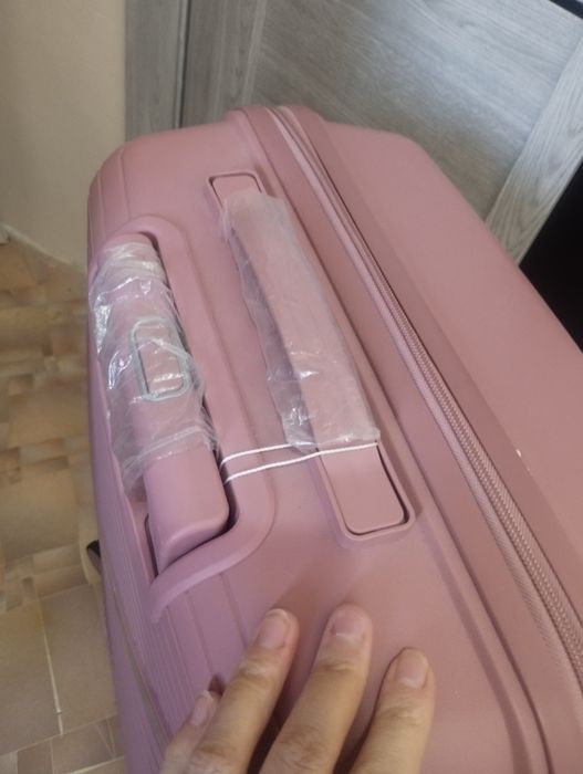 Продам чемодан на колесиках