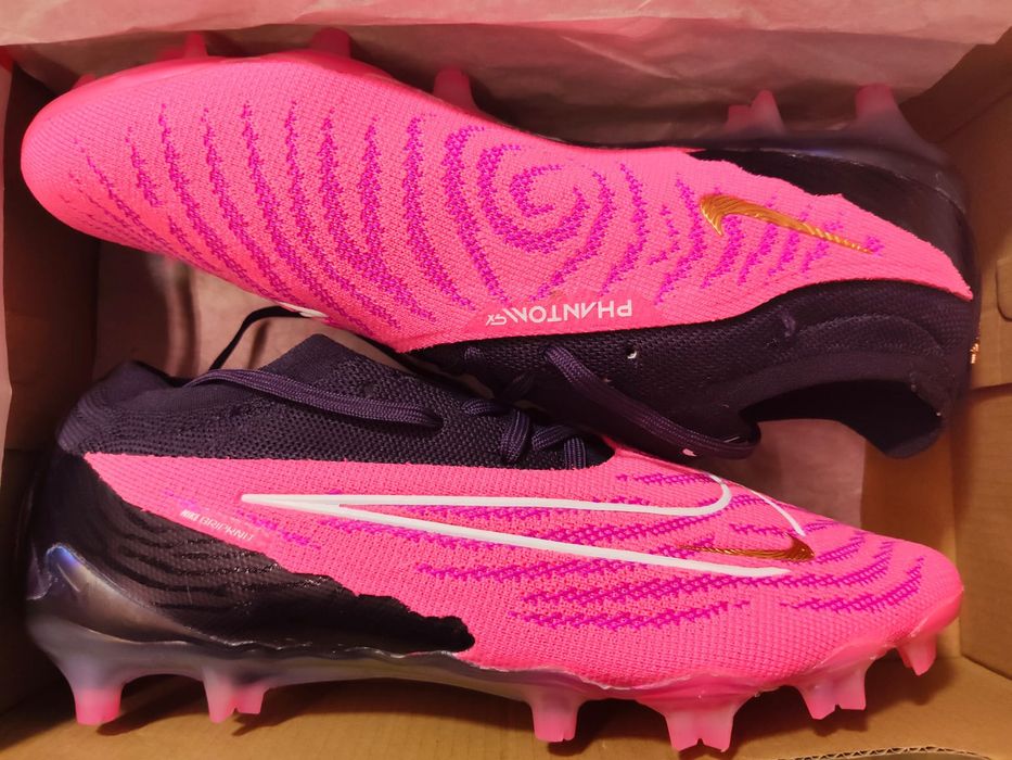 Продам футбольные бутсы