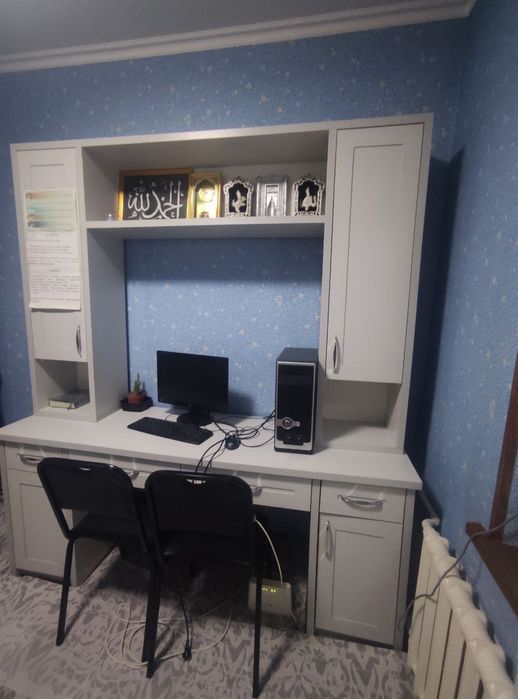 Dars qilish uchun stol