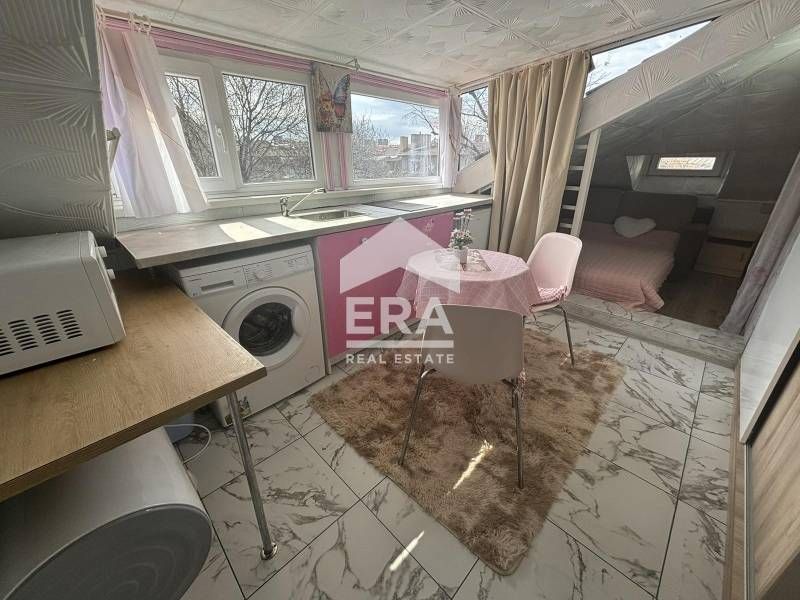 Едностаен, обзаведен, югоизточен апартамент за продажба, в тухлена сгр