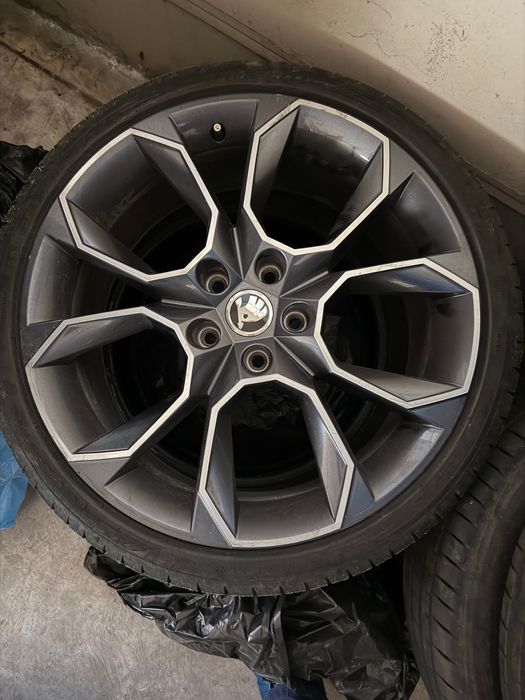 Продавам гуми с джанти 225 35 19 за 5x112 Шкода