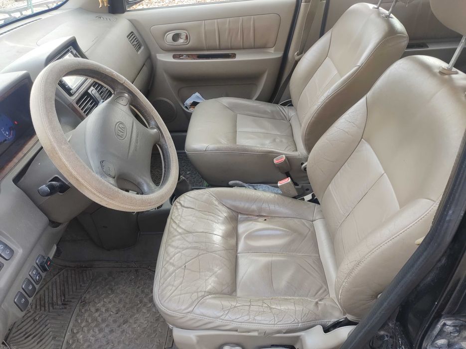 Продавам Киа Каренс