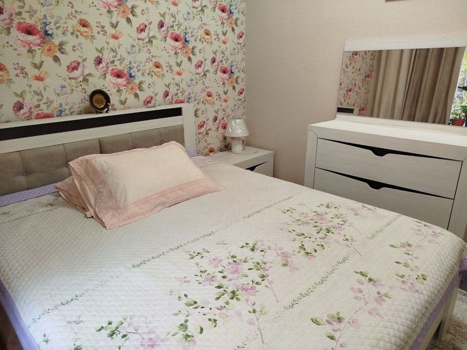 Продам спальный гарнитур