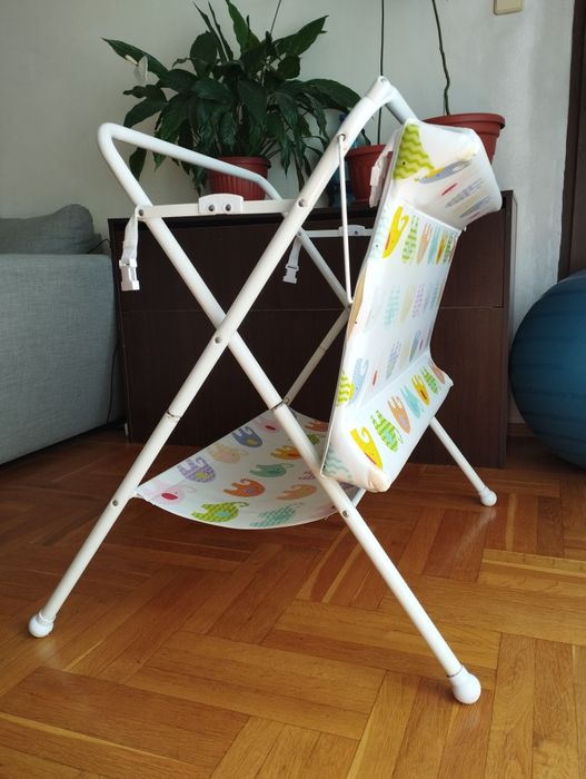 Бебешки повивалник и вана с ергономична стойка