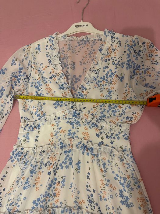 Рокля пролетна бяла на цветенца