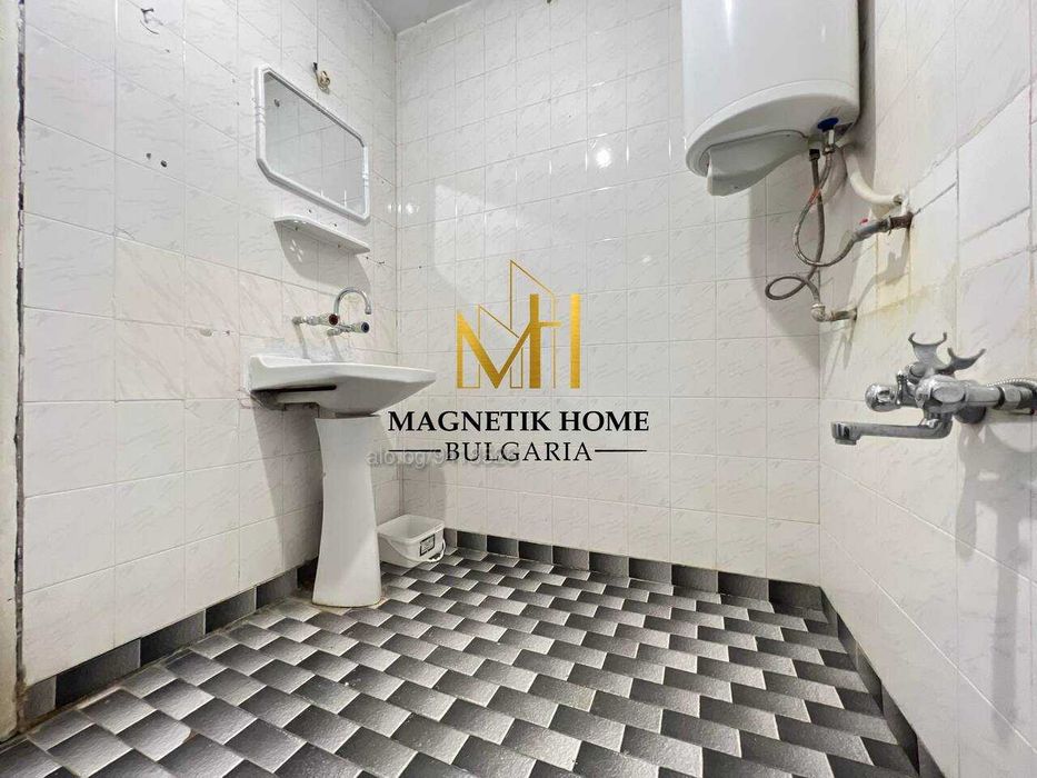 Бомбастична цена! Голям четиристаен апартамент до ”Краснодар”