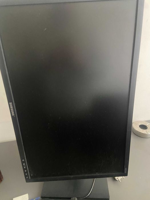 Samsung S24C450BW 24" монитор, много запазен