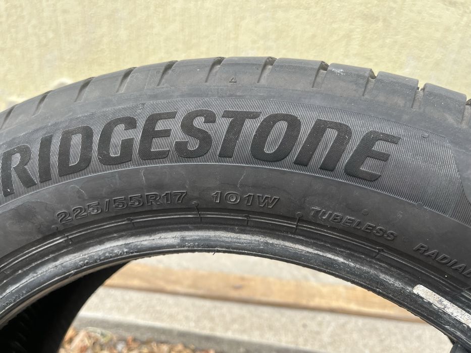 2 бр. летни гуми 225/55/17 Bridgestone DOT 0623 6 mm