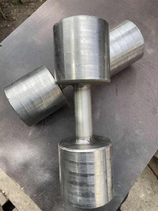 Гантели не разборные 2 штуки.