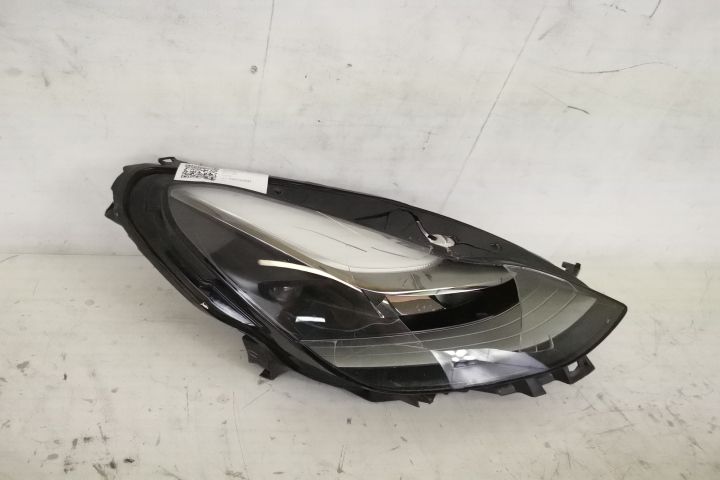 Фар Дясно Оригинален Лед Авариран Фейслифт Тесла Модел 3 / Tesla Model