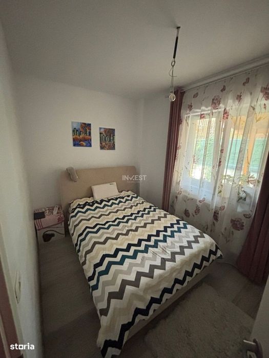 Apartament 3 camere , semidecomandat, loc de parcare si curte de 89 mp