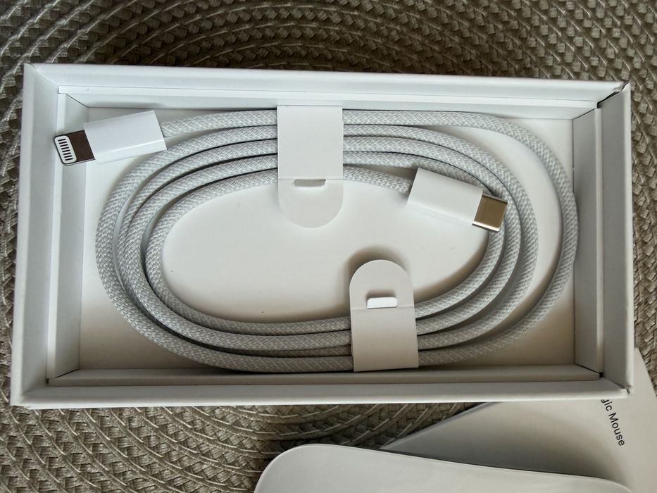 Apple Magic Mouse (Model A1657) - NOU, nefolosit (Accesorii Sigilate în cutie)