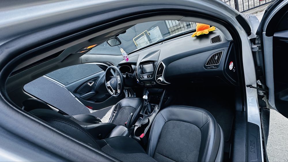 Hyundai ix35 Blue Drive 1.6 benzină | 2012 | 176.000 km | Panoramic | Cameră marșarier