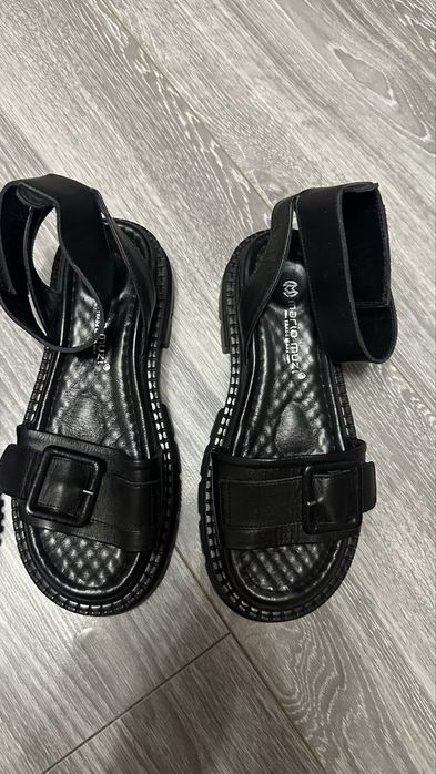 Продам женскую обувь