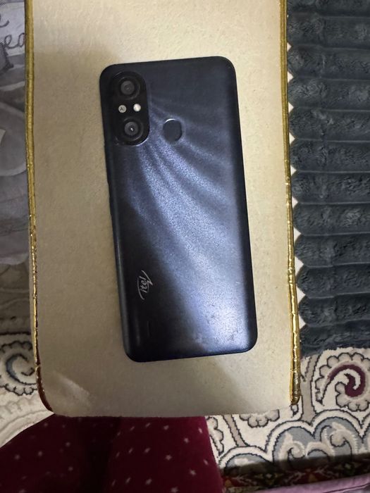 Продается телефон